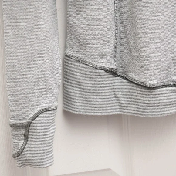Lululemon SOFT Grey Stripe Athleisure Pop Over Sweatshirt Size 6 Loungewear Yoga - Picture 9 of 9